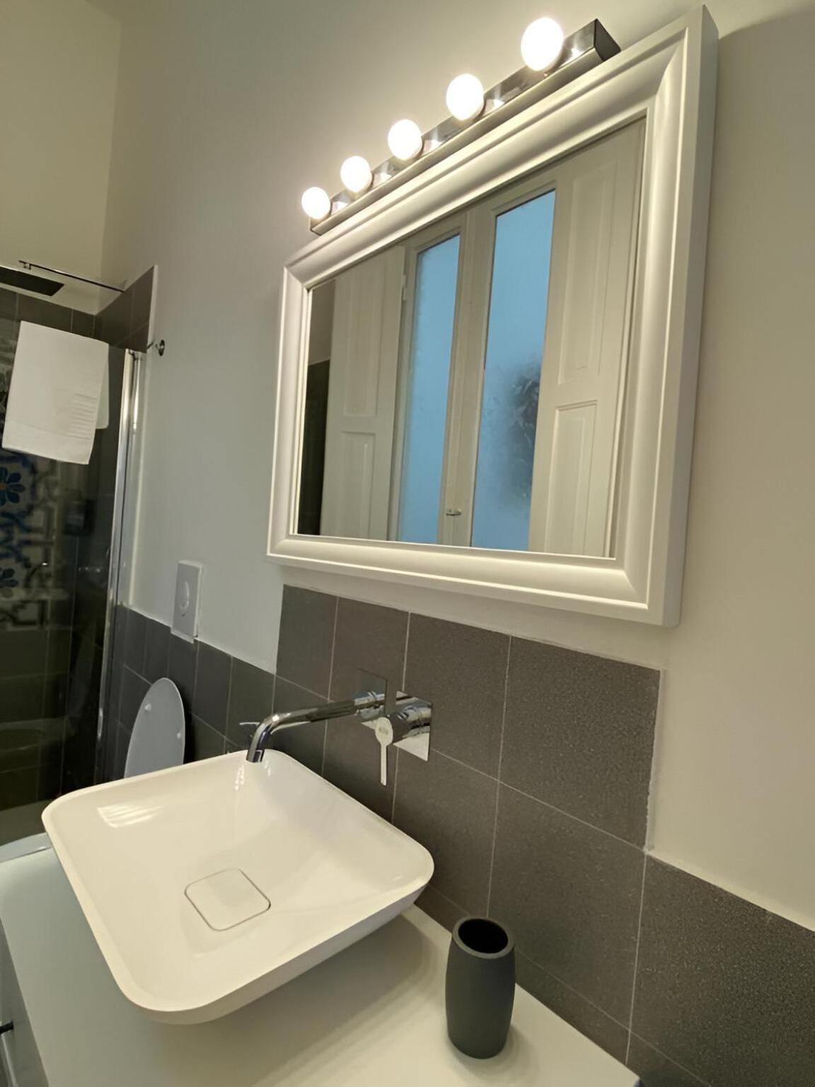 Bari Landlord 242 - Central Station Apartments Екстериор снимка