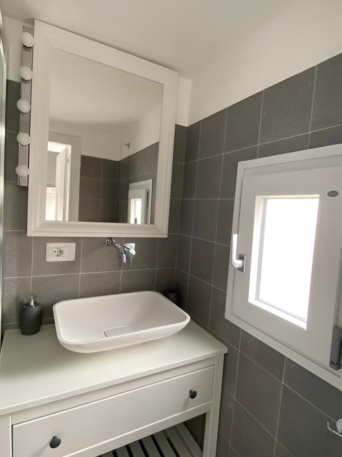 Bari Landlord 242 - Central Station Apartments Екстериор снимка