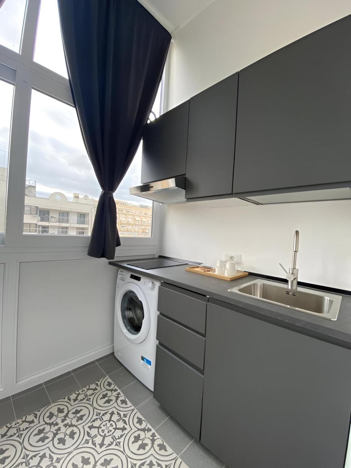 Bari Landlord 242 - Central Station Apartments Екстериор снимка